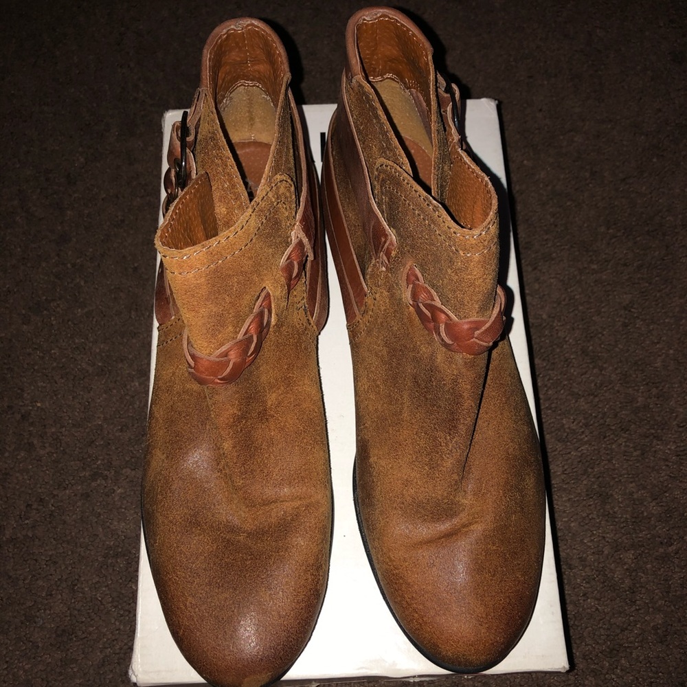 Brown bootie